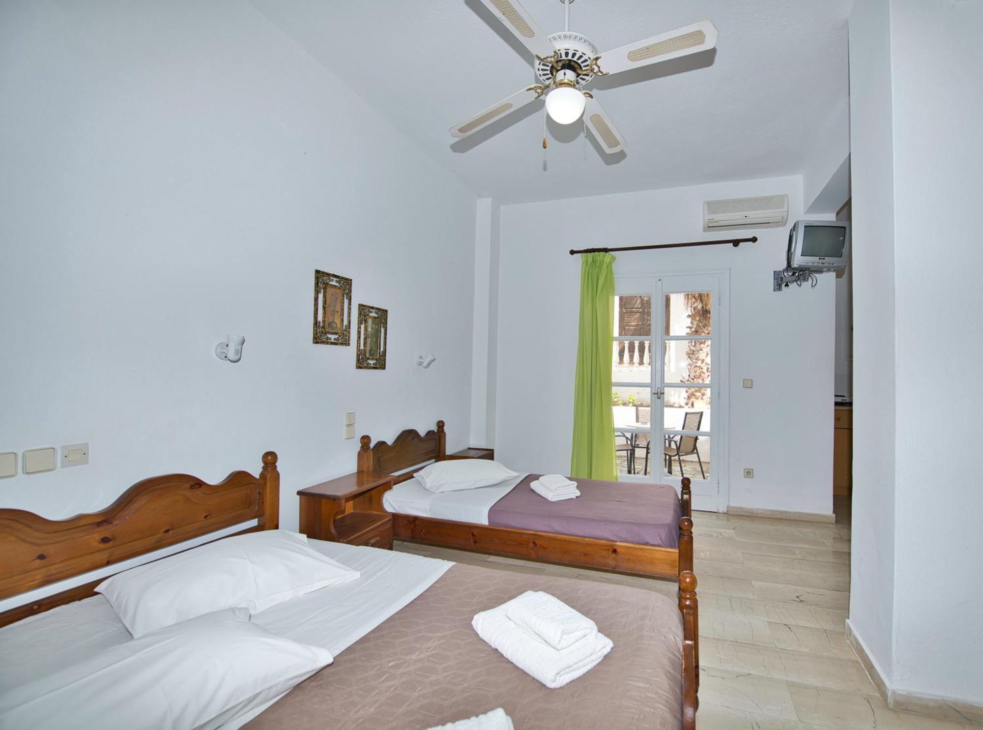 Ira Apartments Kamári Extérieur photo